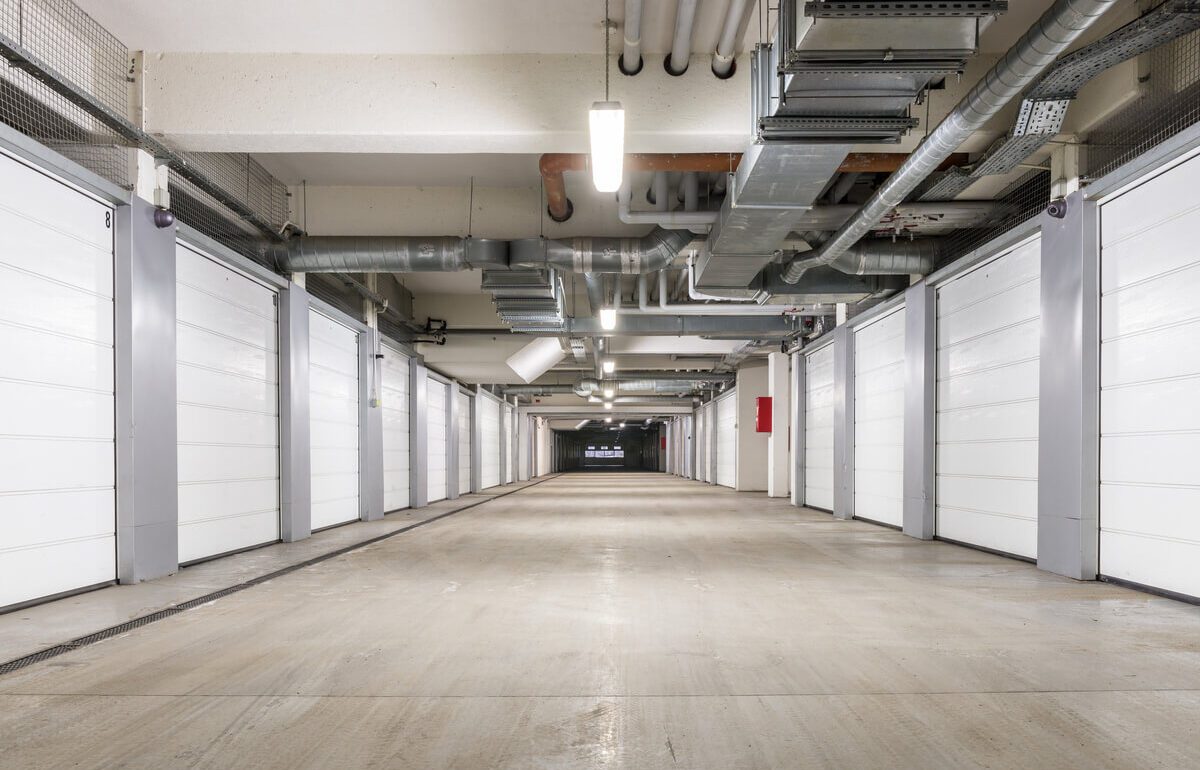 Parking souterrain haut de gamme box fermé moderne climatisé Paris pour voiture luxury recherche conciergerie
