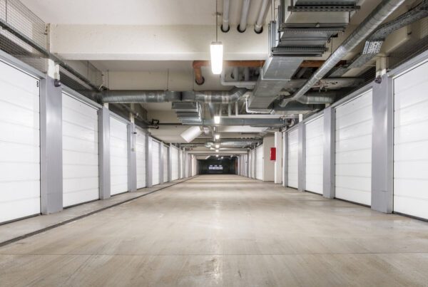 Parking souterrain haut de gamme box fermé moderne climatisé Paris pour voiture luxury recherche conciergerie