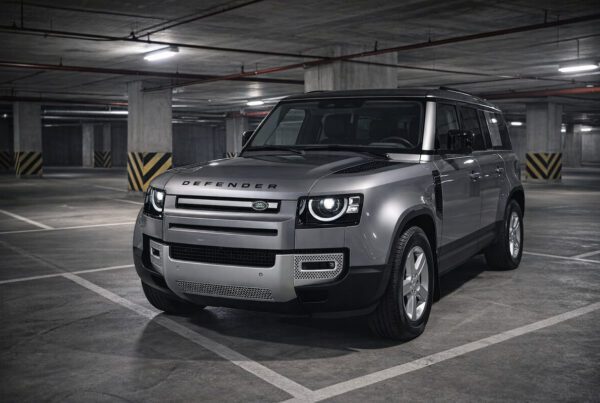 Land Rover Defender gris 4x4 premium parking souterrain vente rapide conciergerie automobile luxe Paris