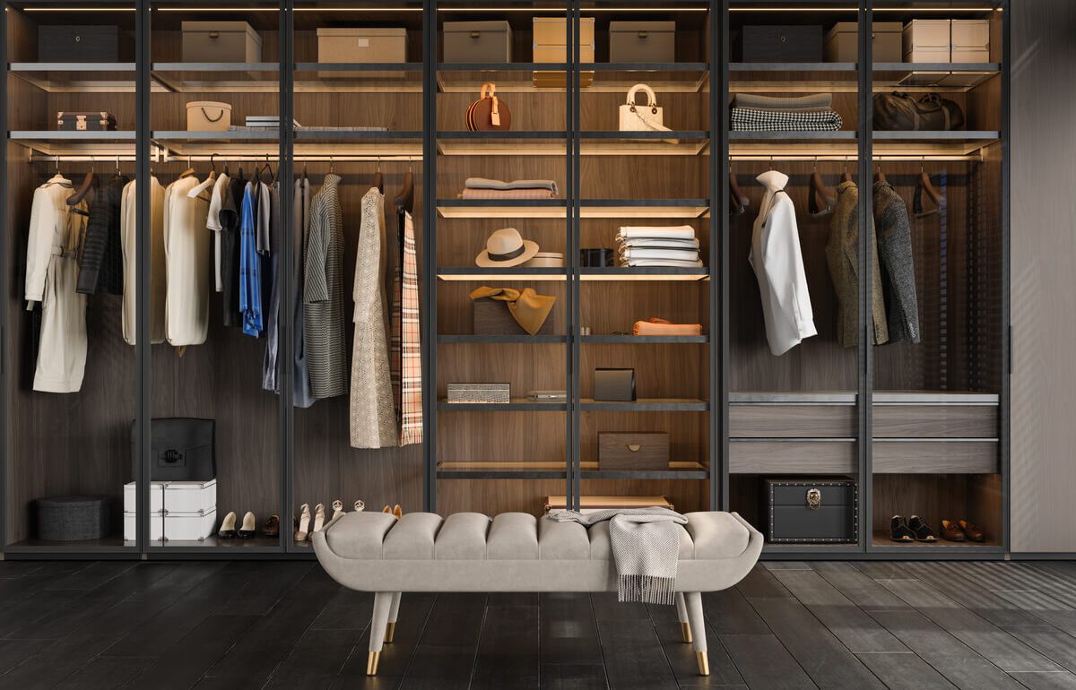 Vide-dressing premium design avec penderie bois verre sacs chaussures banc capitonné pour client conciergerie luxe