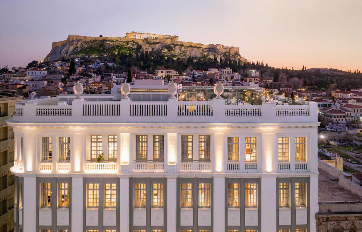 Hôtel The Dolly néoclassique blanc vue Parthénon Acropole Athènes Grèce sunset conciergerie voyage sur mesure Paris