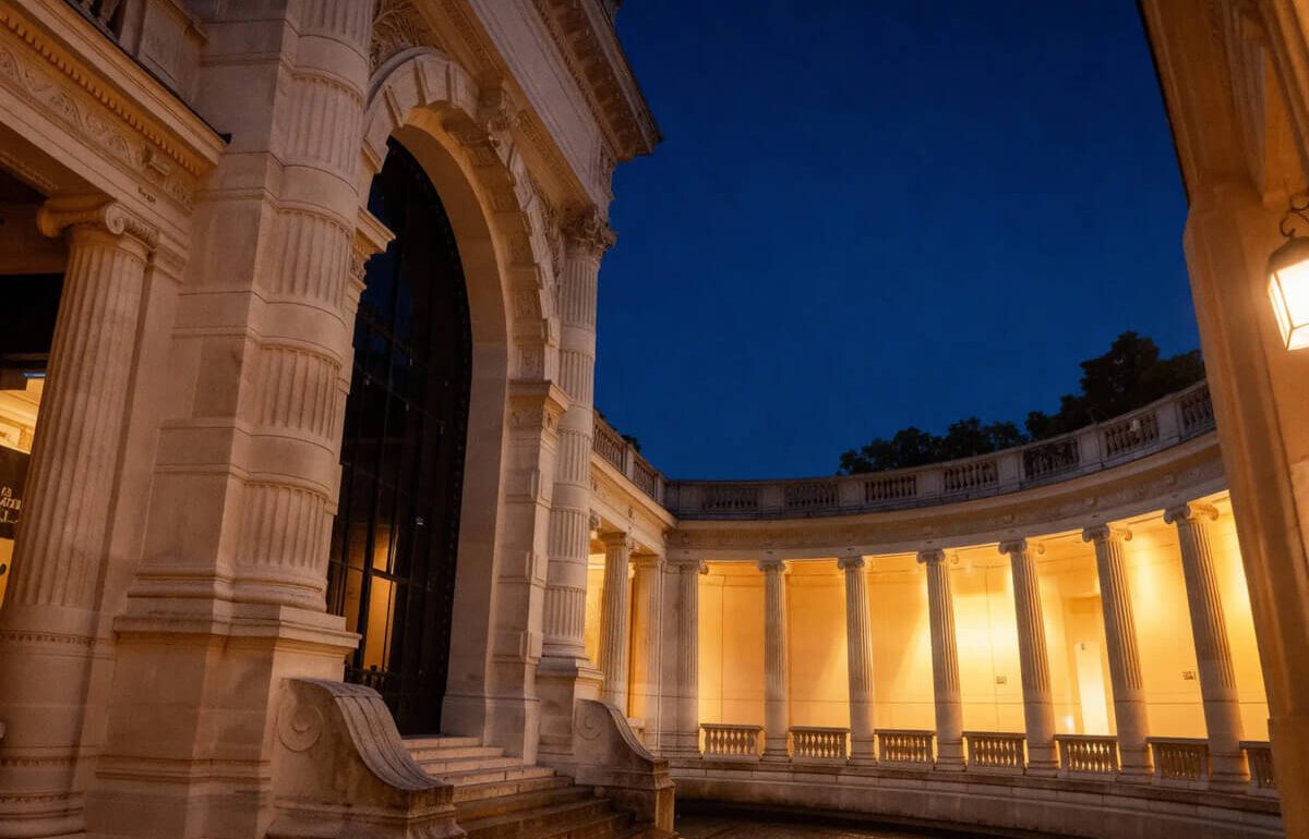 Palais Galliera Paris cour colonnes éclairées nuit noces d'or 50 ans mariage réception luxe